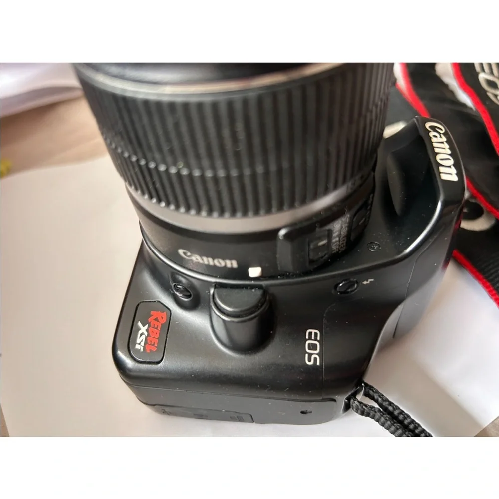 Canon EOS Rebel sxi Camera comes with only as shown in photos